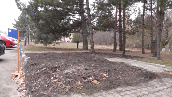 продолжаются работы по демонтажу аварийных сооружений на Северном кладбище