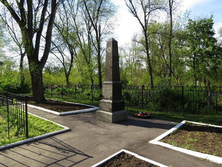 Памятник бойцам и офицерам полка народного ополчения